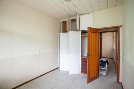 Casa à venda com 251m², 5 quartos e 2 vagasQuarto 