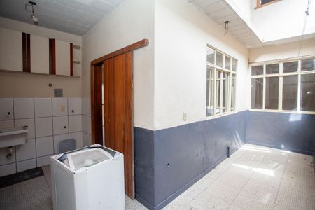 Casa à venda com 251m², 5 quartos e 2 vagasCozinha e Área de Serviço 