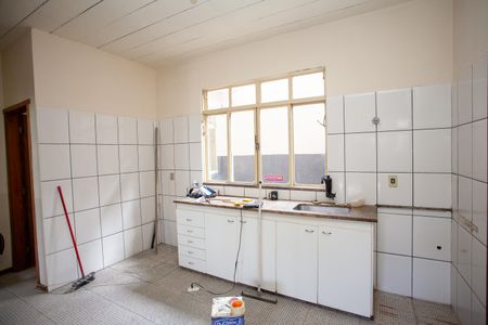 Cozinha e Área de Serviço de casa à venda com 5 quartos, 251m² em Água Branca, Contagem