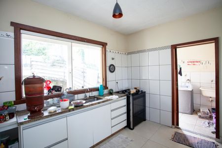 Casa à venda com 251m², 5 quartos e 2 vagasCasa 2 - Cozinha e Área de Serviço 