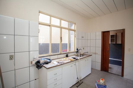 Casa à venda com 251m², 5 quartos e 2 vagasCozinha e Área de Serviço 