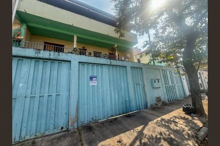 Casa à venda com 251m², 5 quartos e 2 vagasFachada