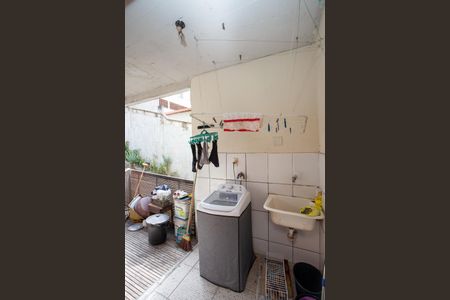 Casa à venda com 251m², 5 quartos e 2 vagasCasa 2 - Cozinha e Área de Serviço 