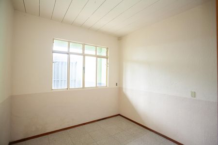 Quarto de casa à venda com 5 quartos, 251m² em Água Branca, Contagem
