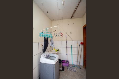 Casa à venda com 251m², 5 quartos e 2 vagasCasa 2 - Cozinha e Área de Serviço 