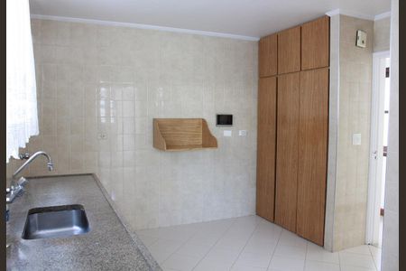 Cozinha de casa à venda com 4 quartos, 500m² em Vila Cordeiro, São Paulo