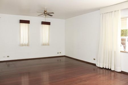 Casa à venda com 4 quartos, 500m² em Vila Cordeiro, São Paulo