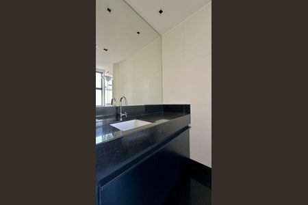 Banheiro  de apartamento à venda com 4 quartos, 144m² em Coração Eucarístico, Belo Horizonte