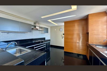 Cozinha  de apartamento à venda com 4 quartos, 144m² em Coração Eucarístico, Belo Horizonte
