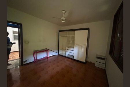 Casa à venda com 200m², 3 quartos e 6 vagas Casa à venda com 200m², 3 quartos e 6 vagasQuarto