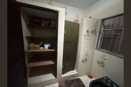 Casa à venda com 200m², 3 quartos e 6 vagas Casa à venda com 200m², 3 quartos e 6 vagasBanheiro