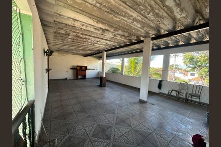 Casa à venda com 200m², 3 quartos e 6 vagas Casa à venda com 200m², 3 quartos e 6 vagasÁrea externa