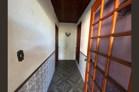 Casa à venda com 200m², 3 quartos e 6 vagas Casa à venda com 200m², 3 quartos e 6 vagasCorredor