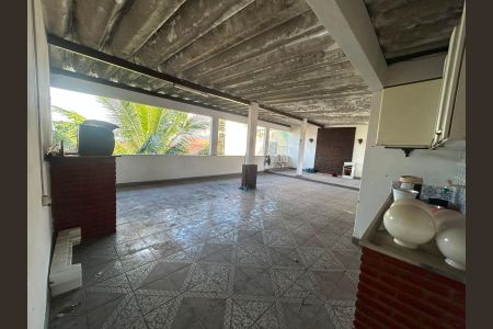 Casa à venda com 200m², 3 quartos e 6 vagas Casa à venda com 200m², 3 quartos e 6 vagasÁrea externa