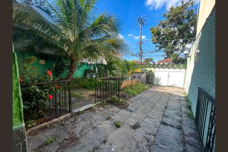 Casa à venda com 200m², 3 quartos e 6 vagas Casa à venda com 200m², 3 quartos e 6 vagasÁrea externa