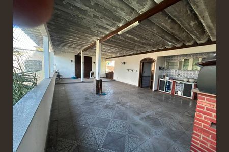 Casa à venda com 200m², 3 quartos e 6 vagas Casa à venda com 200m², 3 quartos e 6 vagasÁrea externa