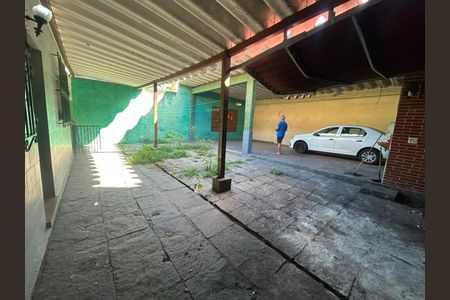 Casa à venda com 200m², 3 quartos e 6 vagas Casa à venda com 200m², 3 quartos e 6 vagasÁrea externa