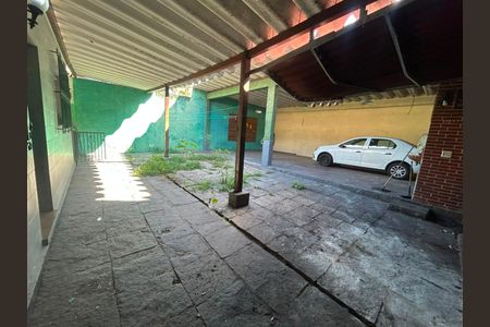 Casa à venda com 200m², 3 quartos e 6 vagas Casa à venda com 200m², 3 quartos e 6 vagasÁrea externa