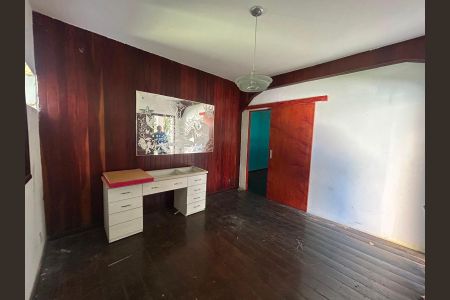 Casa à venda com 200m², 3 quartos e 6 vagas Casa à venda com 200m², 3 quartos e 6 vagasQuarto