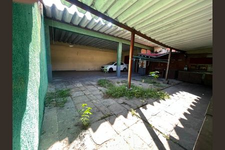Casa à venda com 200m², 3 quartos e 6 vagas Casa à venda com 200m², 3 quartos e 6 vagasÁrea externa