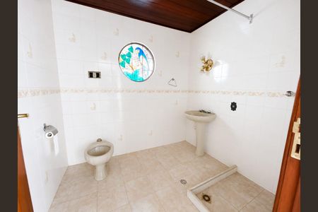 Casa à venda com 200m², 3 quartos e 6 vagas Casa à venda com 200m², 3 quartos e 6 vagasBanheiro