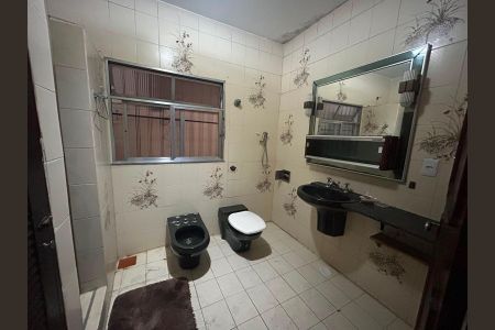Casa à venda com 200m², 3 quartos e 6 vagas Casa à venda com 200m², 3 quartos e 6 vagasBanheiro