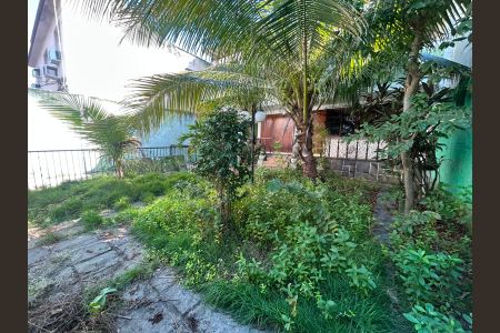 Casa à venda com 200m², 3 quartos e 6 vagas Casa à venda com 200m², 3 quartos e 6 vagasÁrea externa