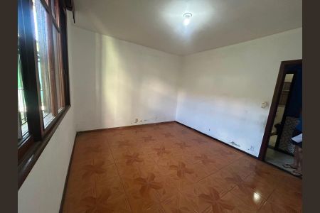 Casa à venda com 200m², 3 quartos e 6 vagas Casa à venda com 200m², 3 quartos e 6 vagasQuarto