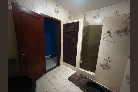 Casa à venda com 200m², 3 quartos e 6 vagas Casa à venda com 200m², 3 quartos e 6 vagasBanheiro