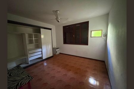 Casa à venda com 200m², 3 quartos e 6 vagas Casa à venda com 200m², 3 quartos e 6 vagasQuarto