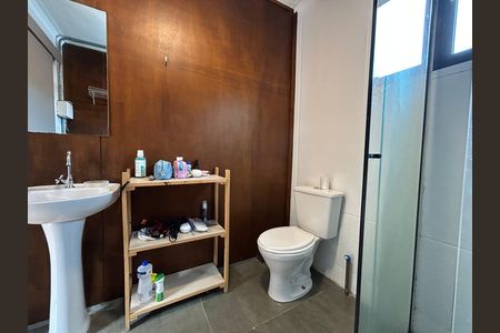Banheiro e área de Serviço de apartamento para alugar com 1 quarto, 35m² em Lagoa Pequena, Florianópolis