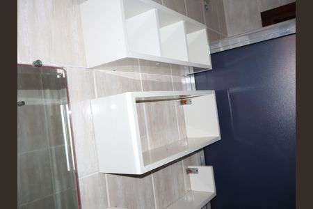 Casa à venda com 68m², 2 quartos e 2 vagasBanheiro andar superior
