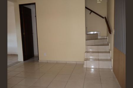 Casa à venda com 68m², 2 quartos e 2 vagasSala