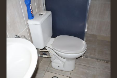 Casa à venda com 68m², 2 quartos e 2 vagasBanheiro andar superior