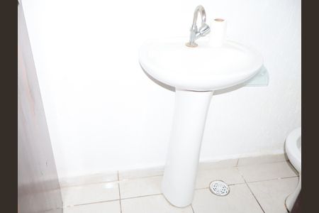 Casa à venda com 68m², 2 quartos e 2 vagasLavabo