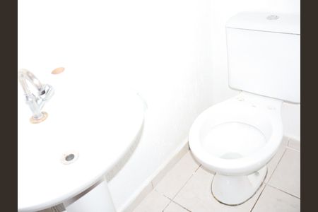 Casa à venda com 68m², 2 quartos e 2 vagasLavabo
