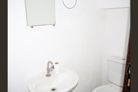 Casa à venda com 68m², 2 quartos e 2 vagasLavabo