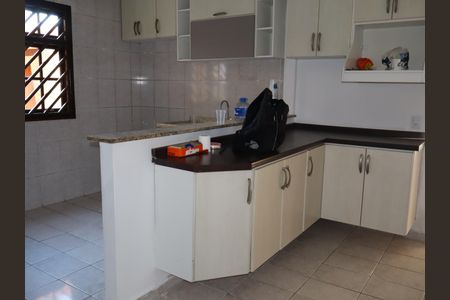 Casa à venda com 68m², 2 quartos e 2 vagasCozinha