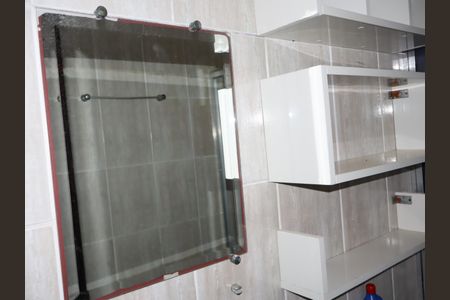 Casa à venda com 68m², 2 quartos e 2 vagasBanheiro andar superior