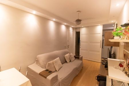 Sala de apartamento à venda com 2 quartos, 60m² em Maria Paula, Niterói