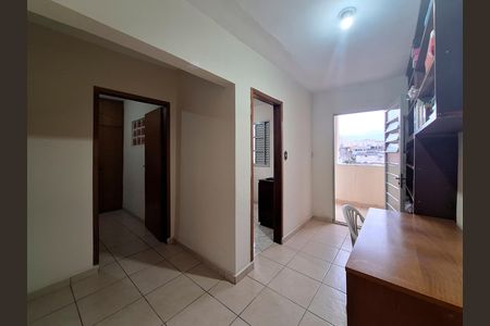 Casa à venda com 195m², 2 quartos e 2 vagas Casa à venda com 195m², 2 quartos e 2 vagasHall