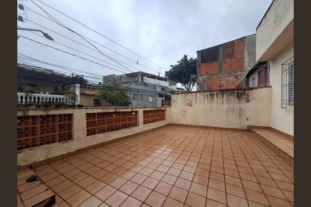 Casa à venda com 195m², 2 quartos e 2 vagas Casa à venda com 195m², 2 quartos e 2 vagasVaranda