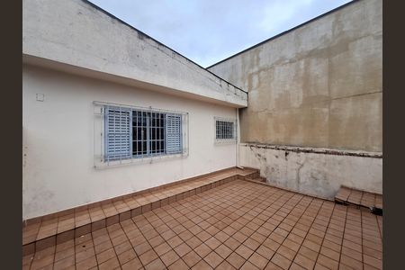 Casa à venda com 195m², 2 quartos e 2 vagas Casa à venda com 195m², 2 quartos e 2 vagasVaranda