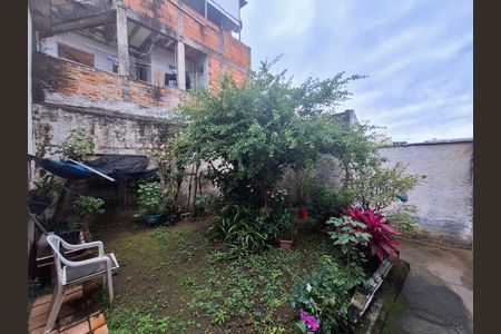 Casa à venda com 195m², 2 quartos e 2 vagas Casa à venda com 195m², 2 quartos e 2 vagasQuintal