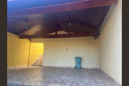 Casa de condomínio à venda com 293m², 3 quartos e 4 vagas Casa de condomínio à venda com 293m², 3 quartos e 4 vagasÁrea externa