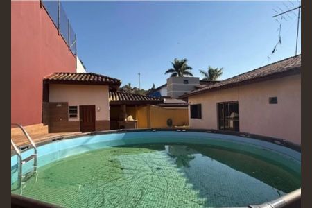 Casa de condomínio à venda com 293m², 3 quartos e 4 vagas Casa de condomínio à venda com 293m², 3 quartos e 4 vagasPiscina