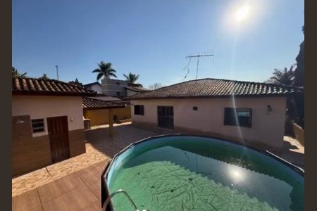 Casa de condomínio à venda com 293m², 3 quartos e 4 vagas Casa de condomínio à venda com 293m², 3 quartos e 4 vagasPiscina