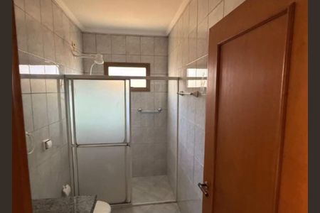 Casa de condomínio à venda com 293m², 3 quartos e 4 vagas Casa de condomínio à venda com 293m², 3 quartos e 4 vagasBanheiro social