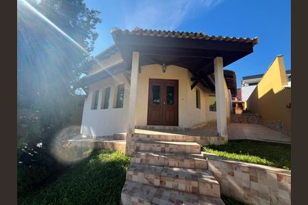Casa de condomínio à venda com 293m², 3 quartos e 4 vagas Casa de condomínio à venda com 293m², 3 quartos e 4 vagasÁrea externa