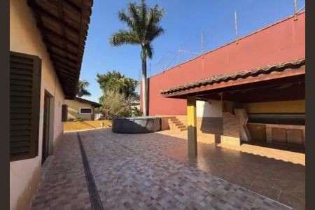 Casa de condomínio à venda com 293m², 3 quartos e 4 vagas Casa de condomínio à venda com 293m², 3 quartos e 4 vagasÁrea externa